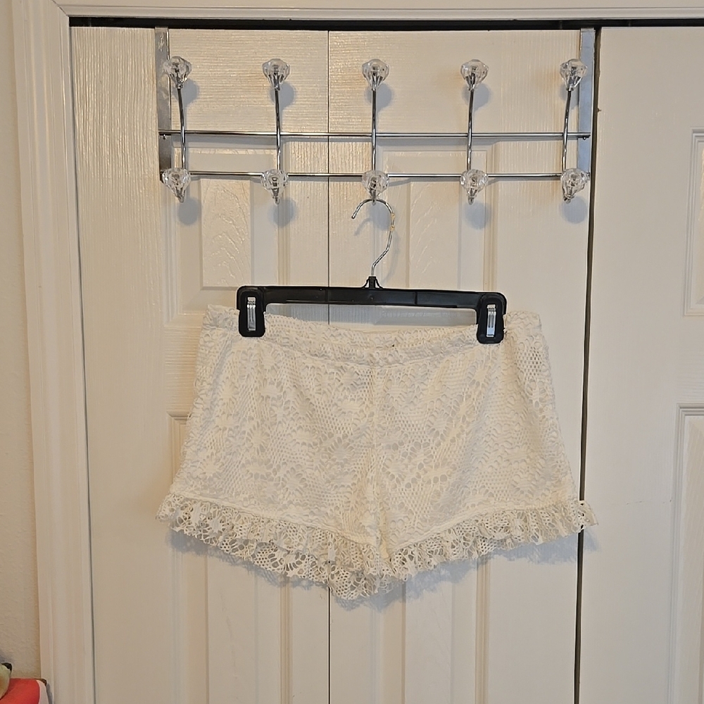 Almost Famous Elegant White Lace Women's Shorts